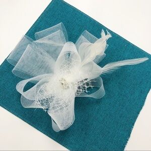 𝅺WHITE fascinator headpiece